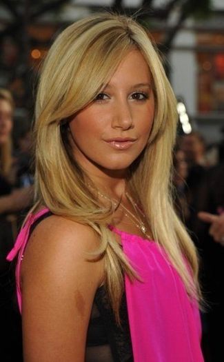 10131_141667106683_6845141683_2542171_2494060_n - Ashley Tisdale