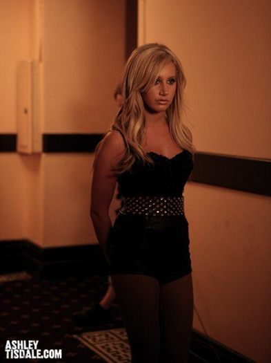 10131_146145166683_6845141683_2583039_6482784_n - Ashley Tisdale