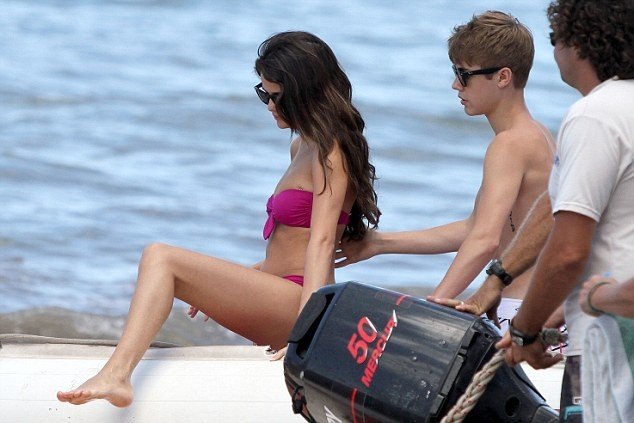 download (5) - Selena Gomez si Justin Bieber in Hawaii