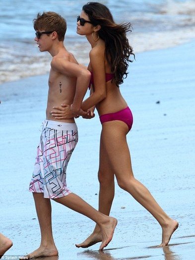 download (10) - Selena Gomez si Justin Bieber in Hawaii