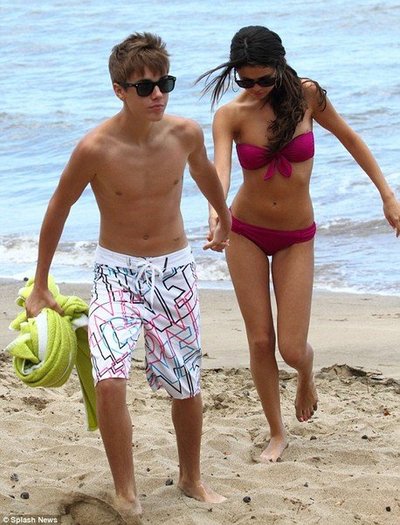 download (11) - Selena Gomez si Justin Bieber in Hawaii