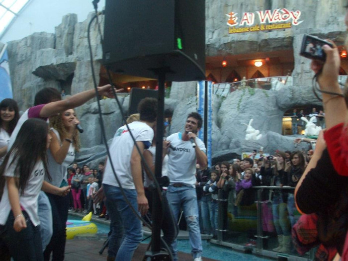 373800_132475606855669_112061412230422_115609_1639933509_n