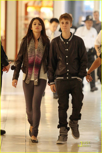 selena-gomez-justin-bieber-bday-01