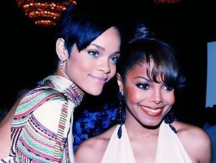 295804_251631984889165_196000137119017_768200_1758589032_n - Rihanna