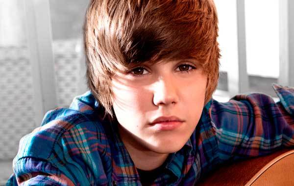 justin-bieber-poza-2011 - Justin Bieber