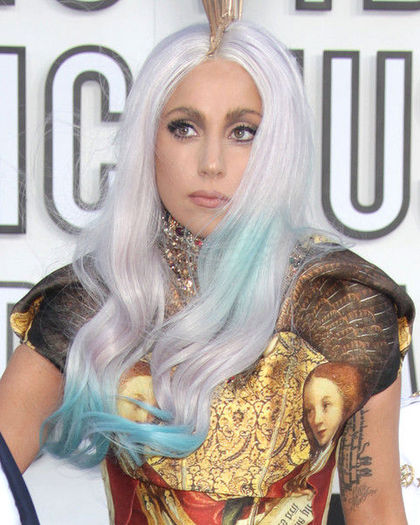 Lady-GaGa-poze-MTV-VMA-2010---covorul-alb - Lady Gaga