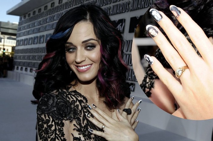 Katy-Perry-si-a-pus-poze-cu-Russell-Brand-pe-unghii - Katy Perry