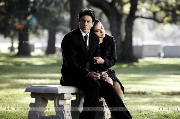 40298-shahrukh-and-kajol-in-deep-thought