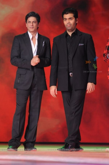41777-karan-and-shahrukh-in-tv-show-music-ka-maha-muqqabla - x-Shahrukh Khan