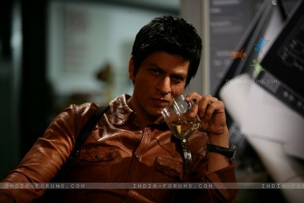172584-shah-rukh-khan-in-the-movie-don-2 - x-Shahrukh Khan