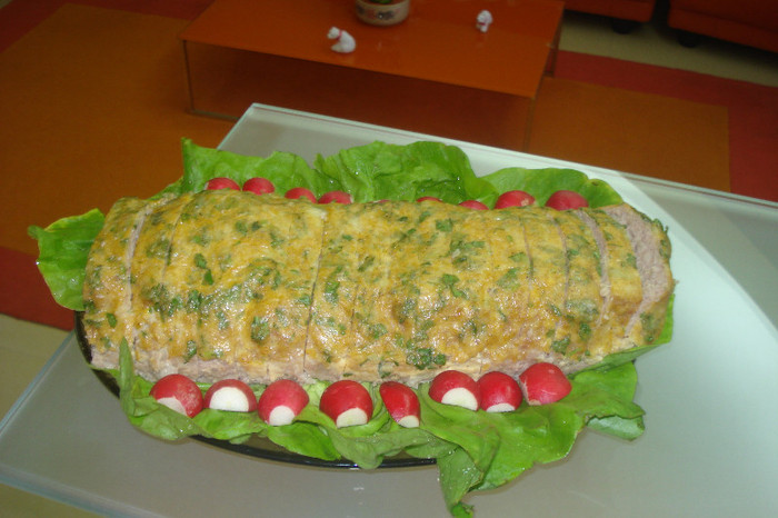 RULADA DE CARNE IN CRUSTA DE CASCAVAL