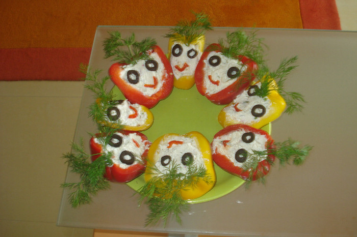 ARDEI UMPLUTI CU BRANZA,SMANTANA,CEAPA VERDE,UNT,VERDEATA