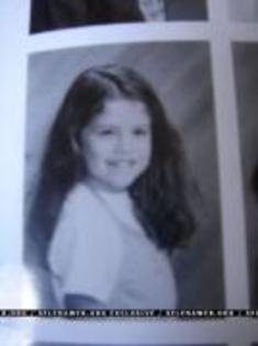la 8 ani - Selena gomez mica