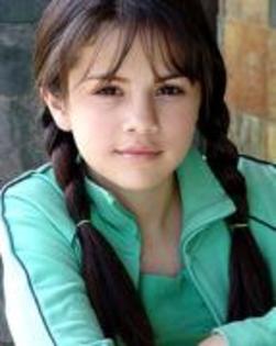 la 11 ani - Selena gomez mica