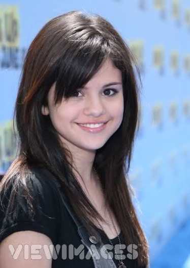 la 16 ani - Selena gomez mica