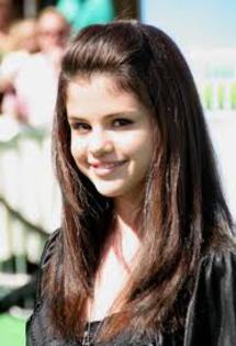 la 17 ani - Selena gomez mica