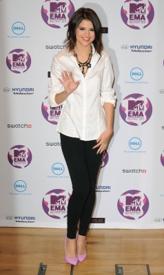 normal_019 - November 5th - MTV EMA PressCall in Belfast- Ireland