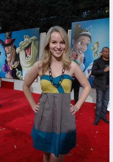 196334_205625156116404_201763436502576_855067_3056834_n - Brigit Mendler