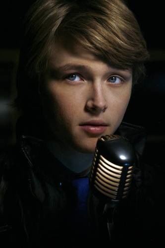 tumblr_lkfsgz5nJh1qays0zo1_400 - Sterling knight