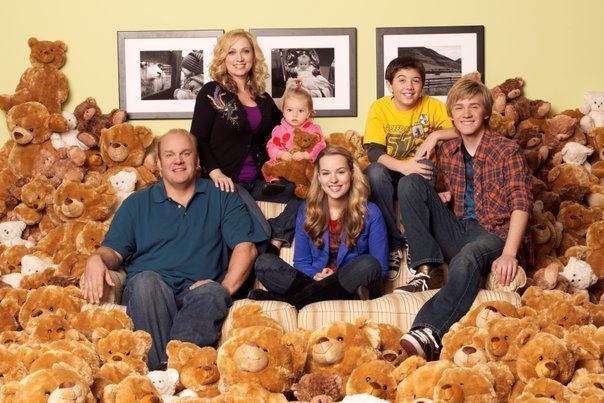 20578_262152379247_166088924247_3114986_110014_n - Good Luck Charlie