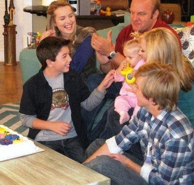 20578_262165749247_166088924247_3115028_2644040_n - Good Luck Charlie