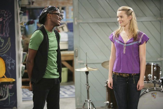 26202_377846179247_166088924247_3486156_8056229_n - Good Luck Charlie