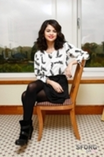 54435292_LNEOUOR2[1] - Selena Gomez