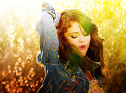 54435532_EZWQUIW2[1] - Selena Gomez