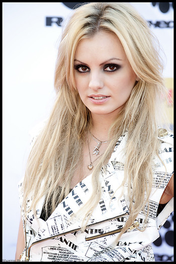 The Dome 59 - x Alexandra Stan - The Dome 59 - red carpet