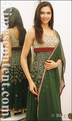 Deepika%20Padukone[3]