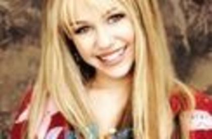 Bijuteriile-Hannah-Montana-sunt-toxice; buna!!!! ce faci miley??? unde te uiti???
