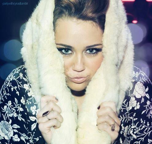 305318_212679075457487_108268369231892_606551_1192609_n - album pentru HotCoolMag