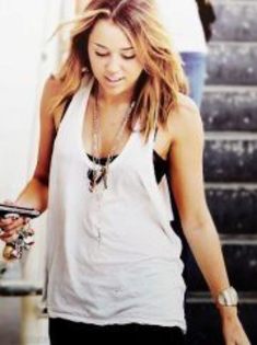 316967_226745427384185_108268369231892_654145_1216420917_a - album pentru HotCoolMag