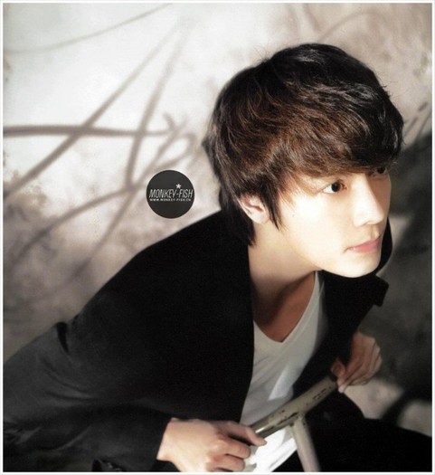 -Eunhyuk-Donghae-2012-Wall-Calendar-super-junior-27731380-960-1048