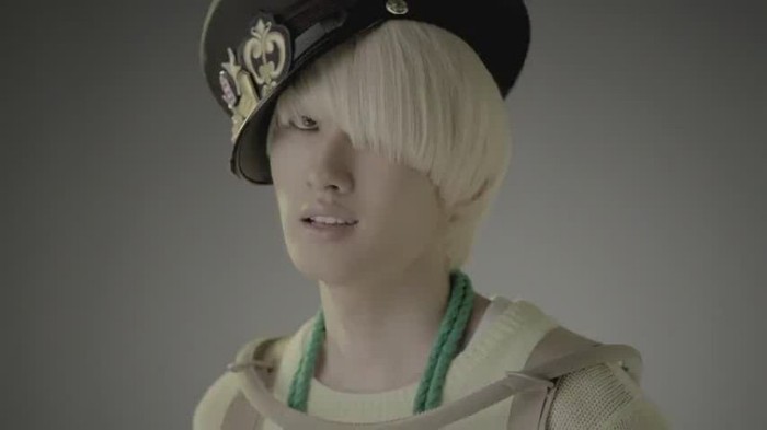 Eunhyuk-Mr-Simple-MV-super-junior-24549671-854-480