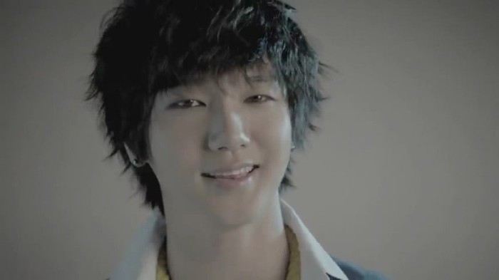 Yesung-Mr-Simple-MV-super-junior-24549466-854-480