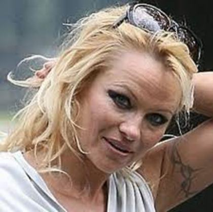 pamela‑anderson nemachiata - poze cu pamela anderson nemachiata