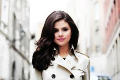 16 - Selena Gomez renunta temporar la muzica