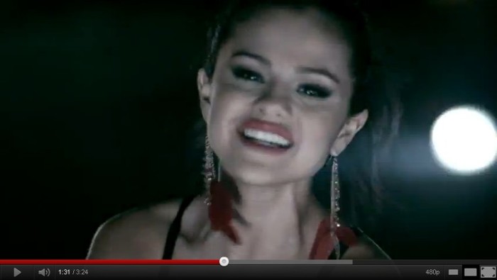 10 - Capturi Selena Gomez-Hit The Lights
