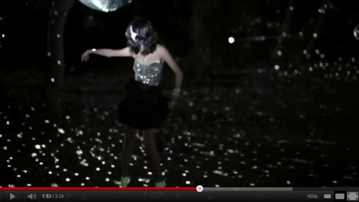14 - Capturi Selena Gomez-Hit The Lights