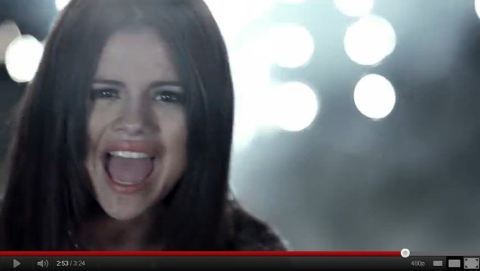19 - Capturi Selena Gomez-Hit The Lights