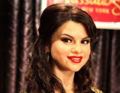 3 - Statuia de ceara a lui Selena Gomez