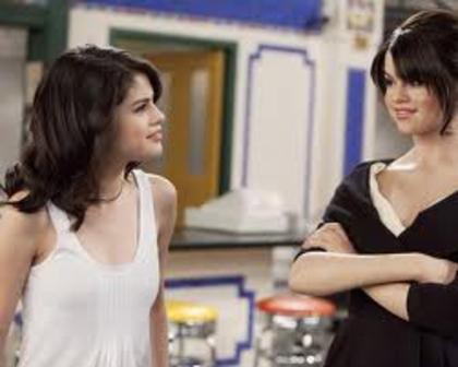 4 - Statuia de ceara a lui Selena Gomez