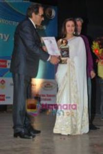 thumb_Rani Mukherjee at Dadasaheb Phalke Awards in Bhaidas Hall on 3rd May 2011 (17)