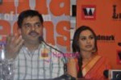 thumb_Rani Mukherjee unveil Mafia Queens of Mumbai book in Landmark, Mumbai on 4th May 2011 (12)