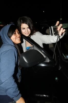 normal_97332-selena-gomez-at-bardot-nightclub-in-hollywoo