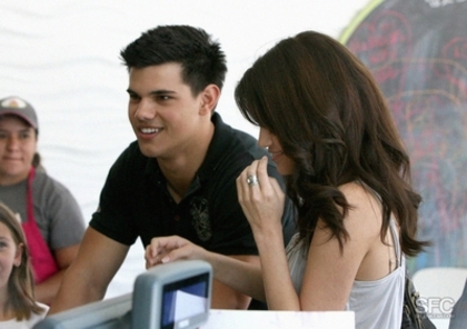 normal_01 - Out for frozen yogurt with Taylor Lautner