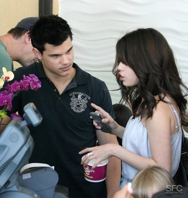 normal_04 - Out for frozen yogurt with Taylor Lautner