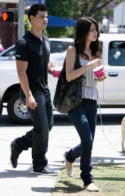 normal_06 - Out for frozen yogurt with Taylor Lautner