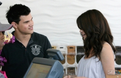 normal_09 - Out for frozen yogurt with Taylor Lautner